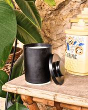 Charger l'image dans la galerie, Bougie en gobelet de verre noir mat / Jeudi bougies / 180 grammes / concentration parfum 11 %