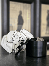 Charger l&#39;image dans la galerie, pot pourri roches volcaniques, cristal de roche et obsidienne en vente chez Jeudi bougies
