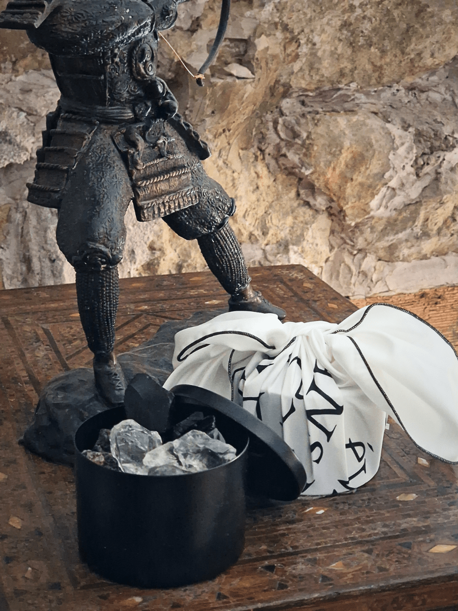 pot pourri roches volcaniques, cristal de roche et obsidienne en vente chez Jeudi bougies